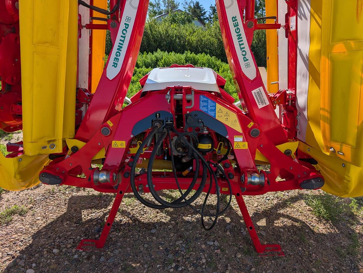 Used 2025 Pottinger NOVACAT V 10000