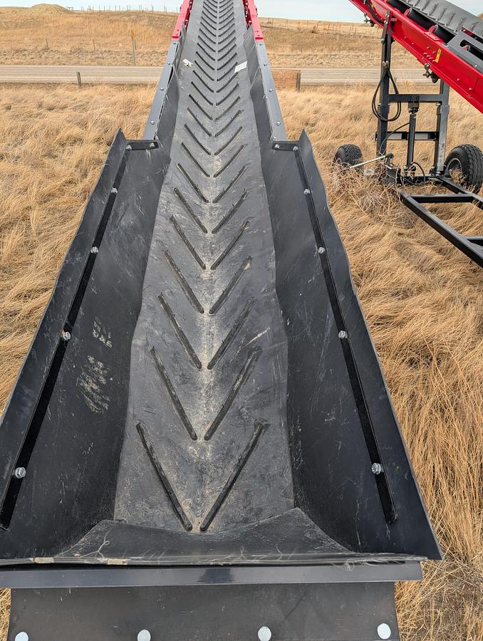 2024 RED RHINO 30 FT Stockpiler