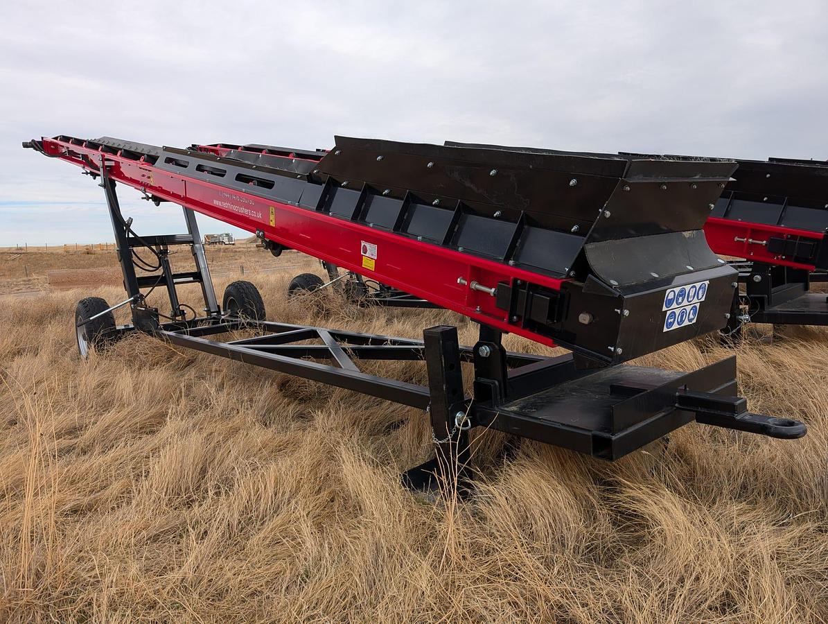 2024 RED RHINO 30 FT Stockpiler