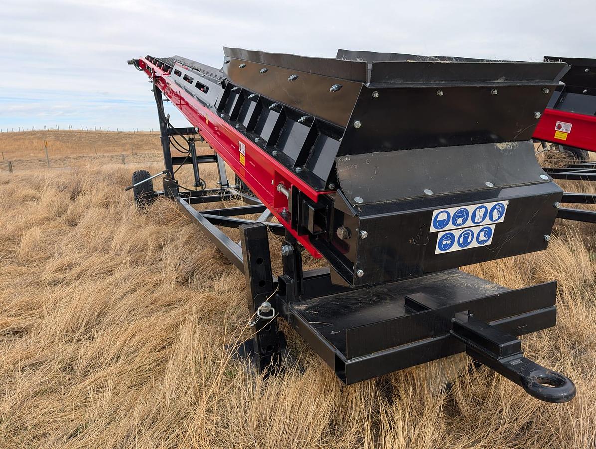 2024 RED RHINO 30 FT Stockpiler