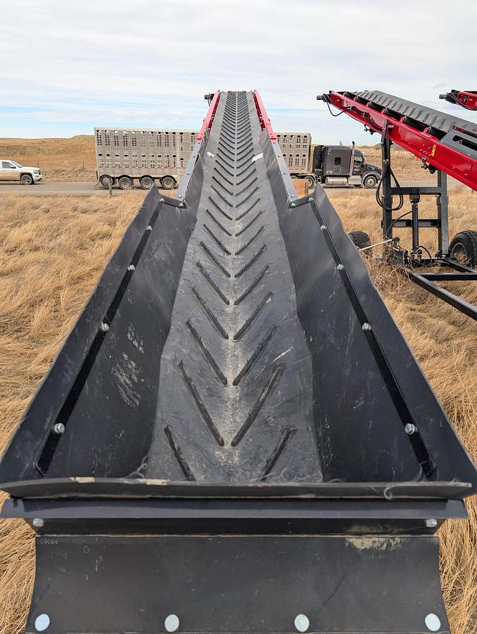 2024 RED RHINO 30 FT