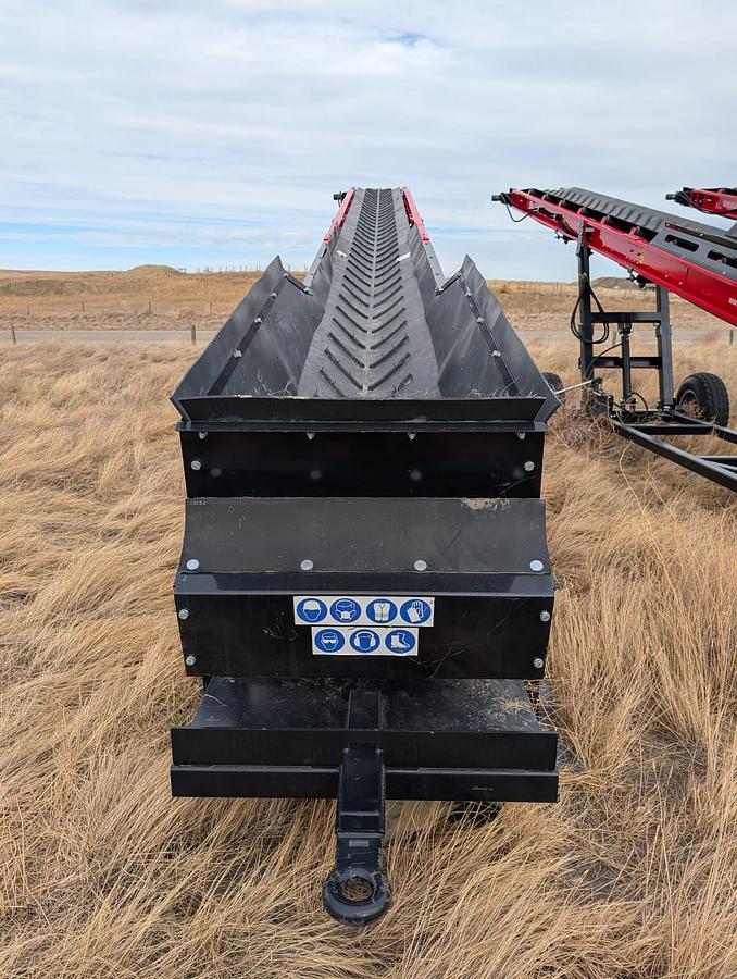 2024 RED RHINO 30 FT Stockpiler