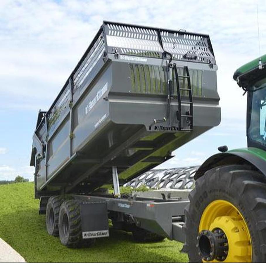 2025 BearClaw 1440 Silage Cargo Wagon