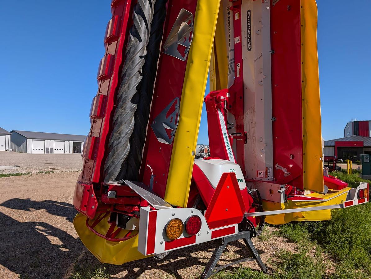 Used 2025 Pottinger NOVACAT V 10000