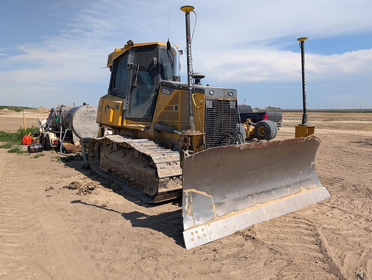Used 2012 DEERE 700K