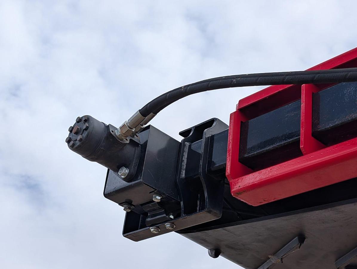 2024 RED RHINO 30 FT