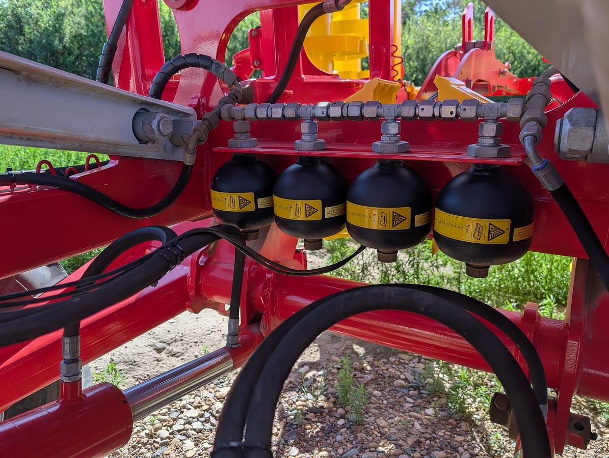 2025 Pottinger Terria 6040