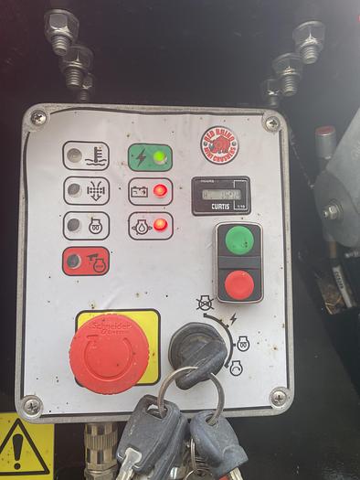 Used 2023 RED RHINO 3-WAY SCREEN