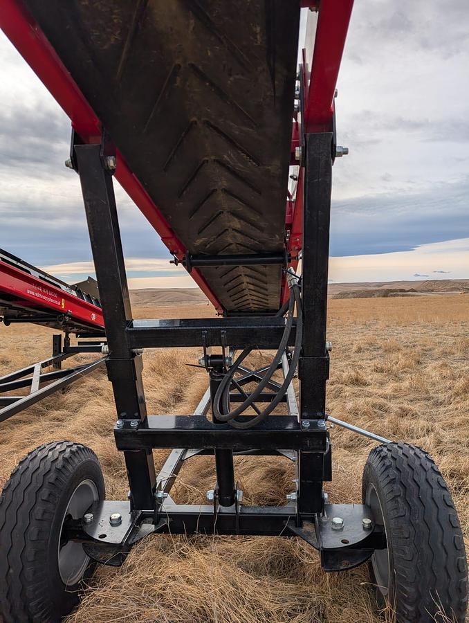 2024 RED RHINO 30 FT