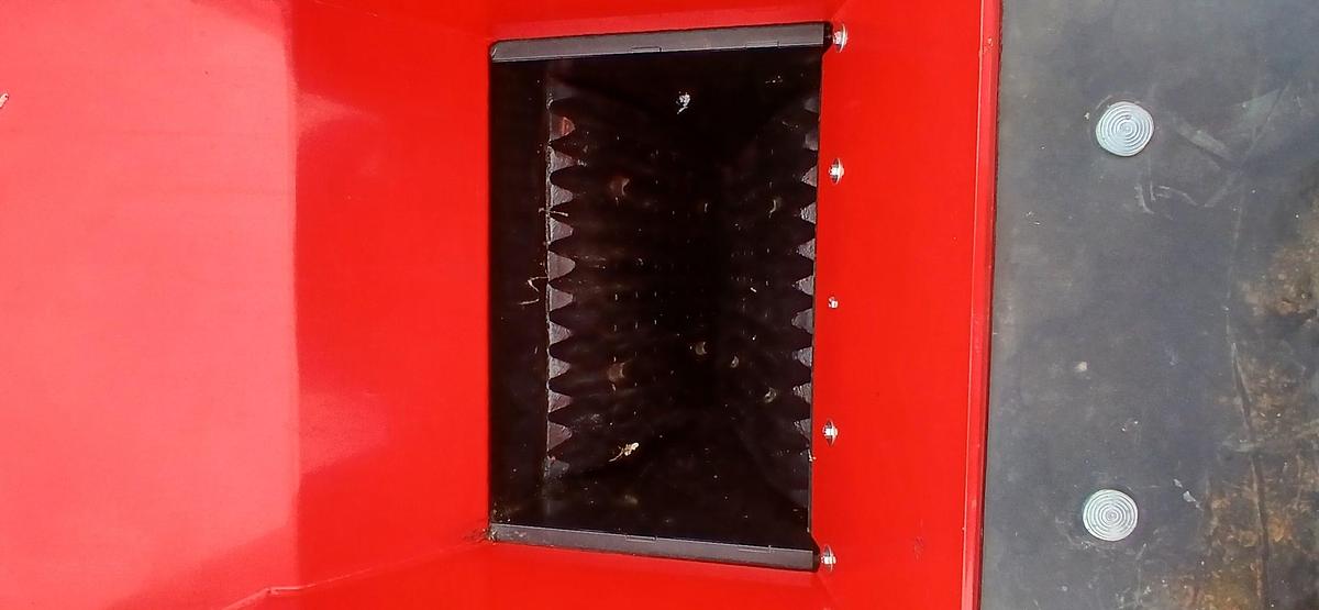 2022 RED RHINO 5000 Static Electric