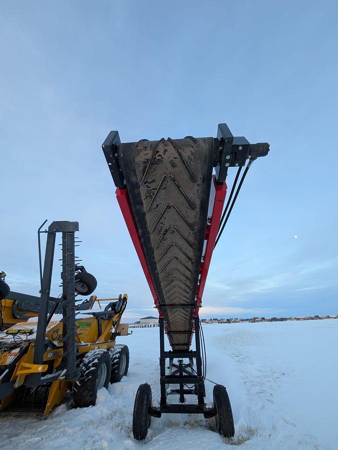 2024 RED RHINO 30 FT