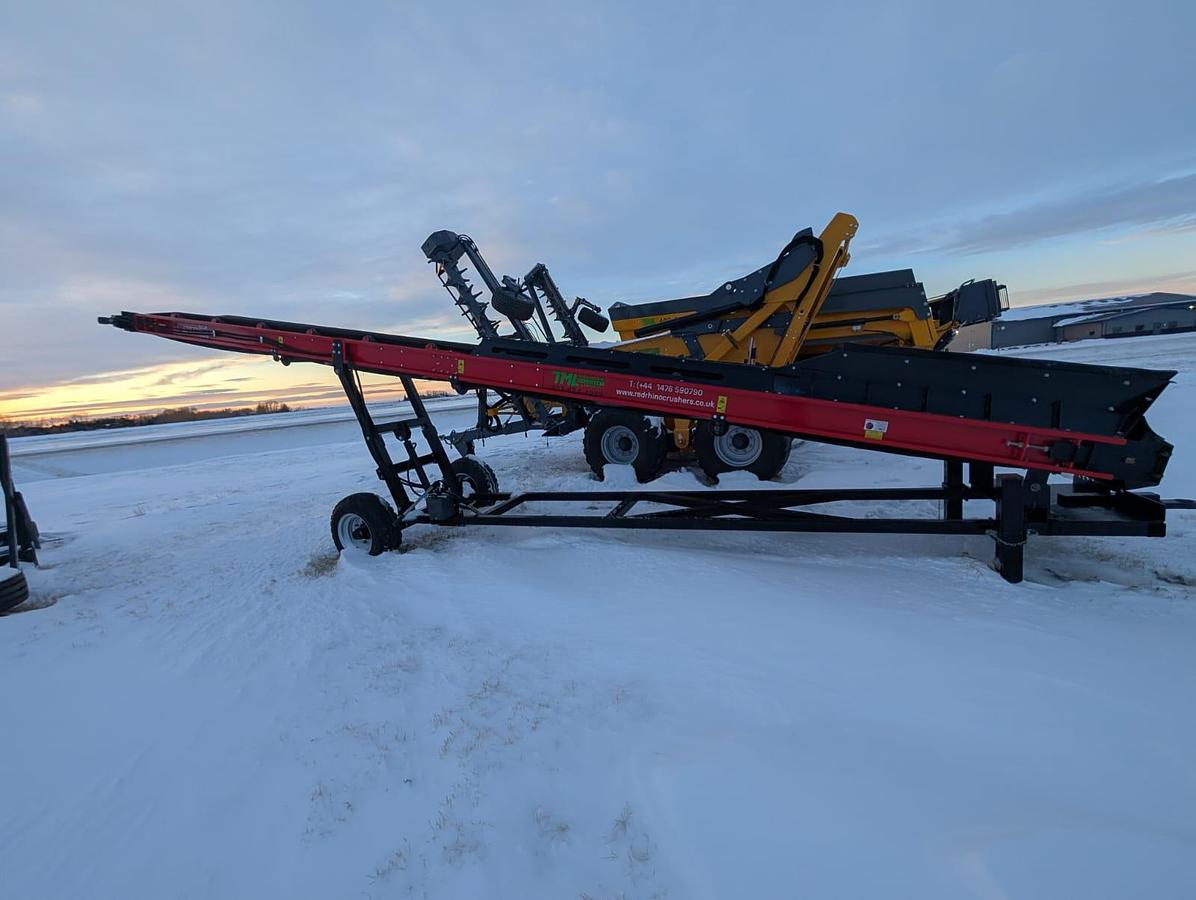 2024 RED RHINO 30 FT