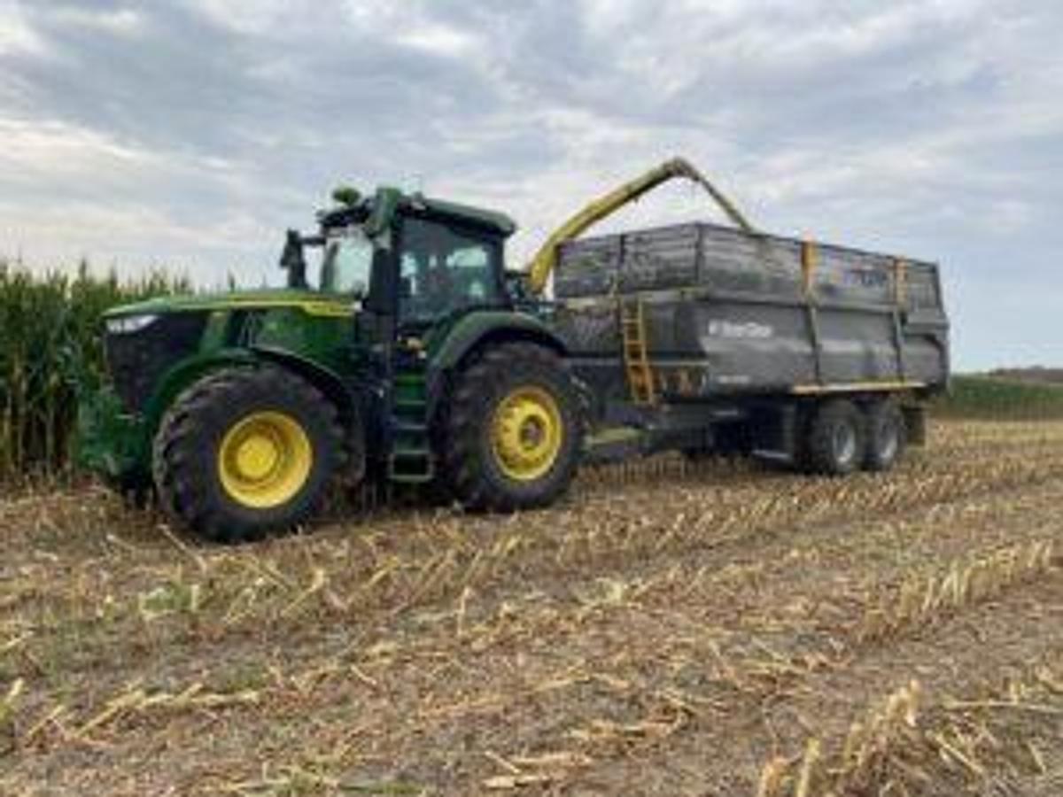 2025 BearClaw 1440 Silage Cargo Wagon