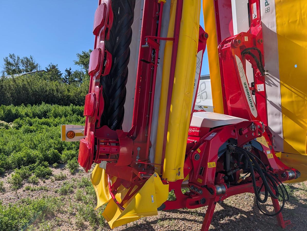 Used 2025 Pottinger NOVACAT V 10000
