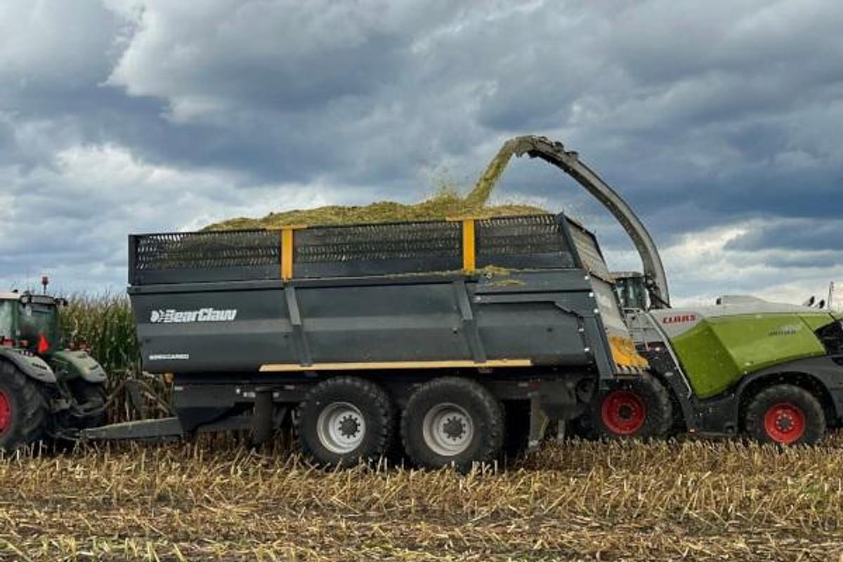 2025 BearClaw 2260 Silage Cargo Wagon