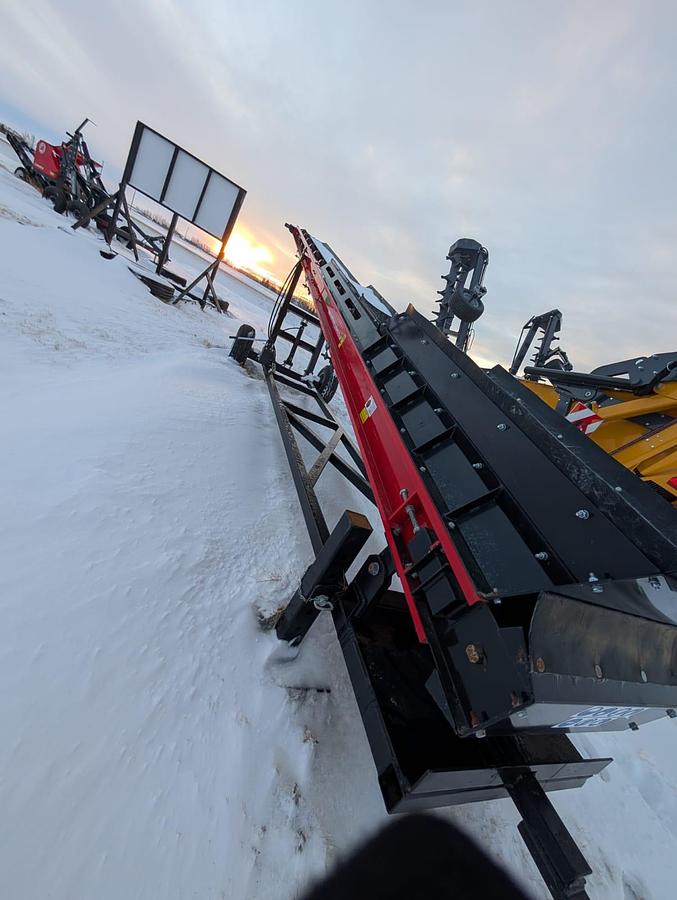 2024 RED RHINO 30 FT