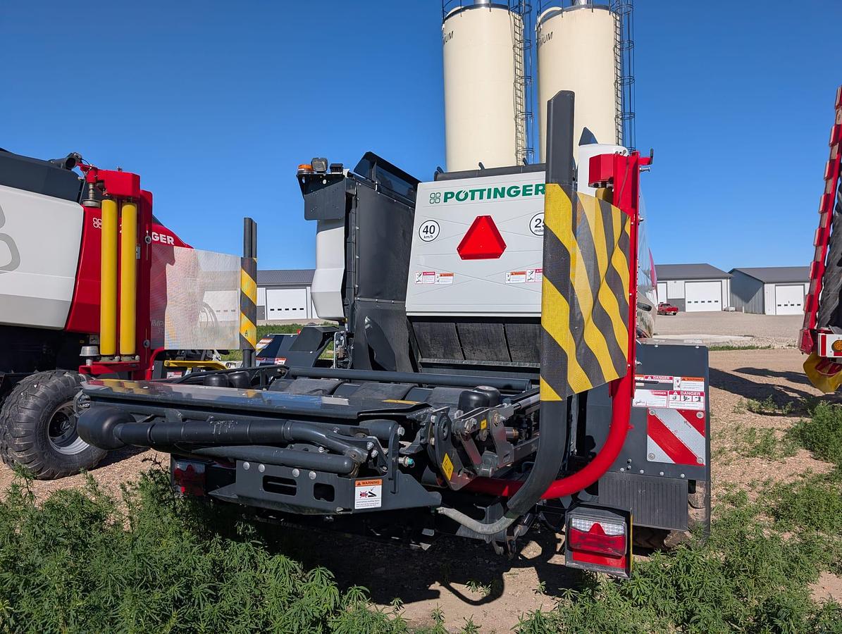 Used 2025 Pottinger Impress 3160 VC Pro