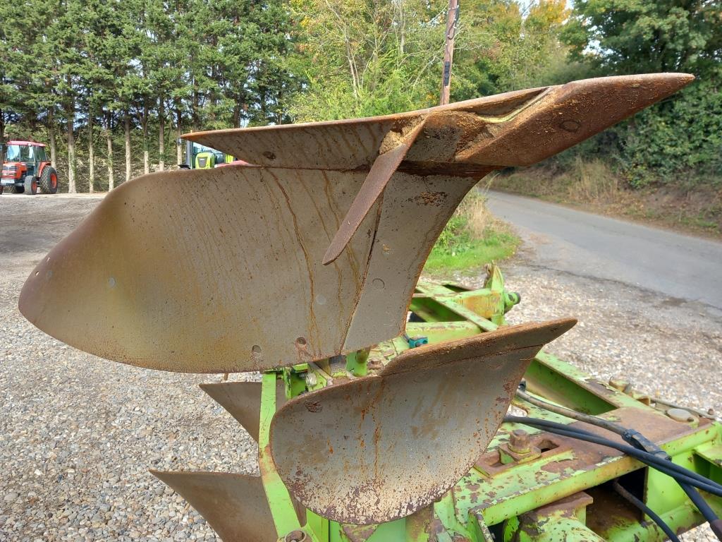 Used Dowdeswell DP120S Delta Furrow Reversible Plough