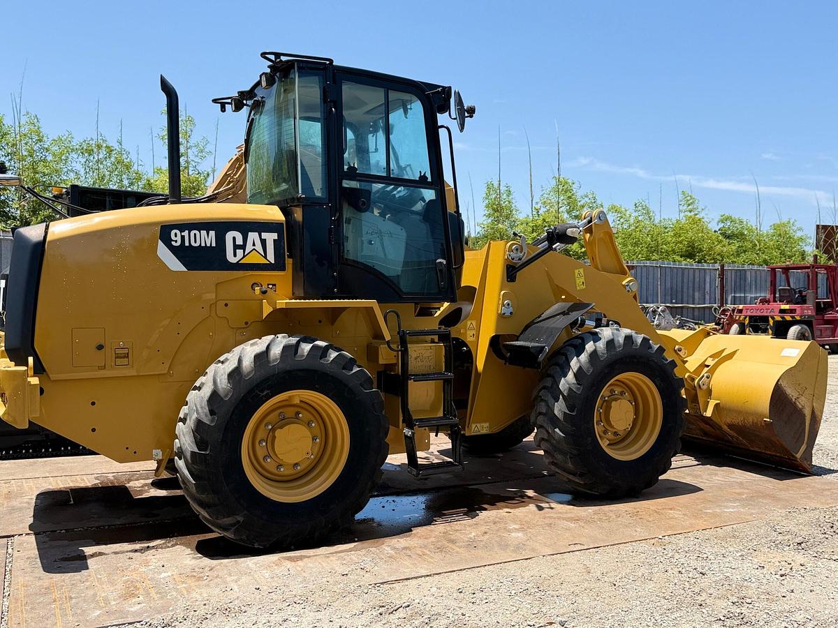 Used 2018 CAT 910M