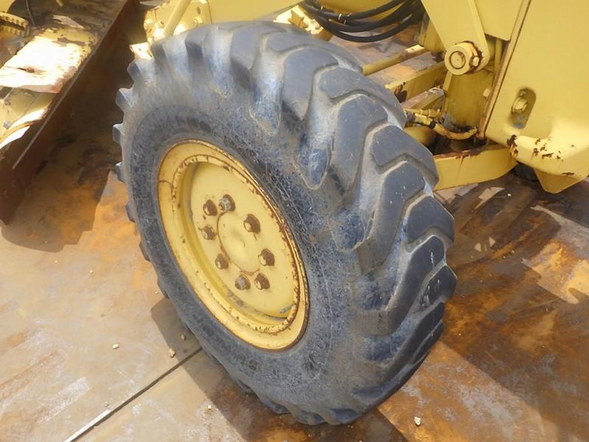 Used 1993 KOMATSU GD405A-2
