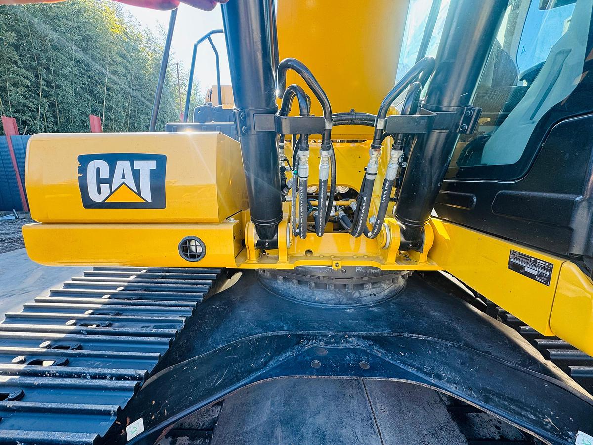 Used 2019 CAT 320-07B