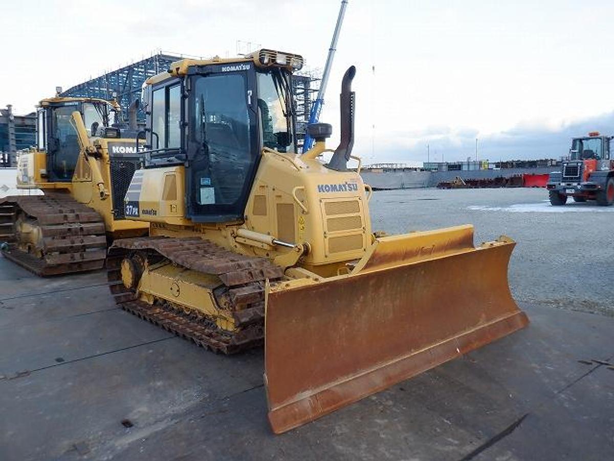 Used KOMATSU D37PX-23