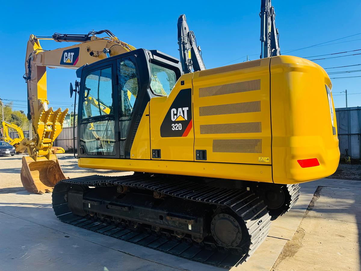 Used 2019 CAT 320-07B