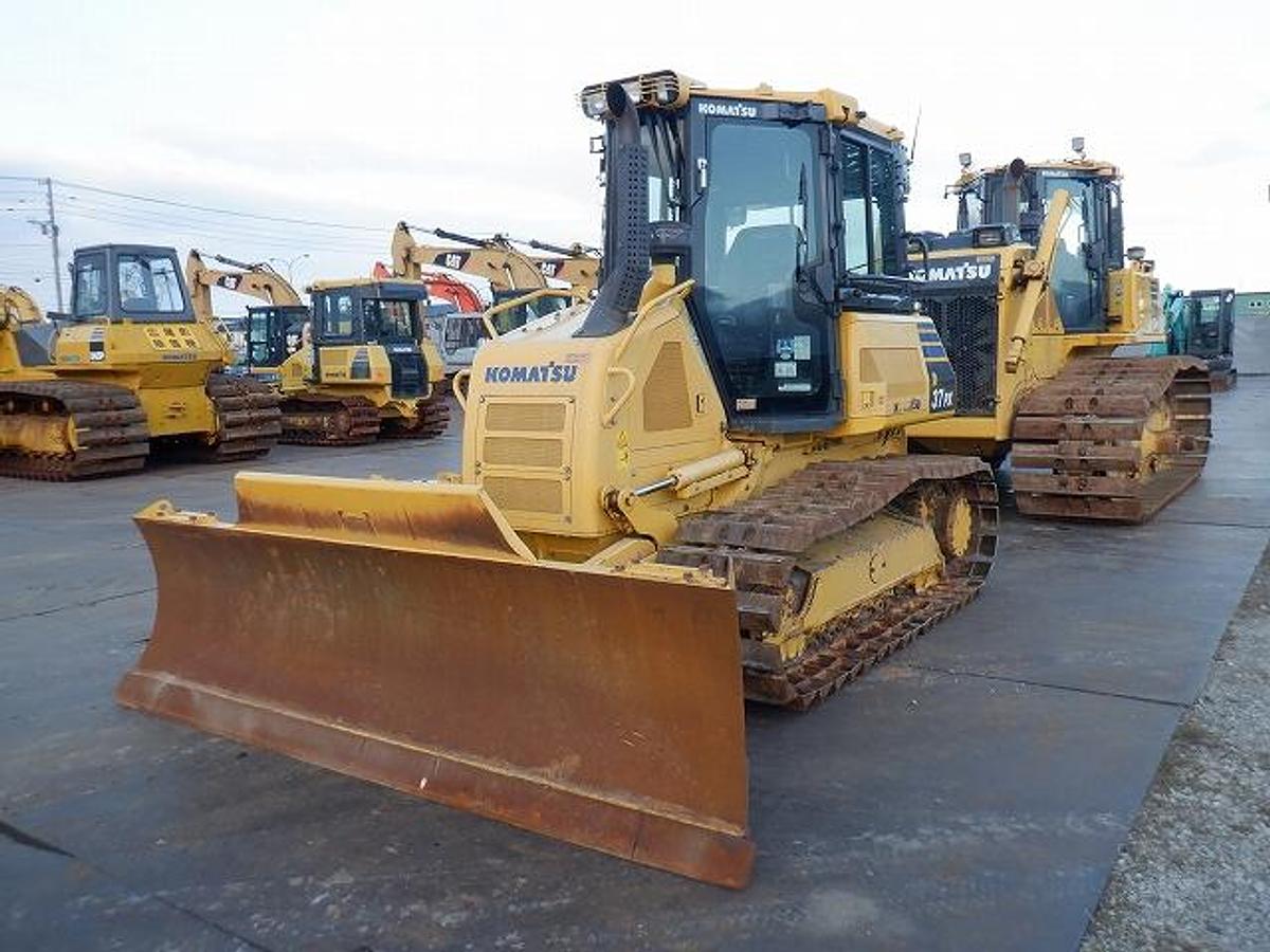 Used KOMATSU D37PX-23