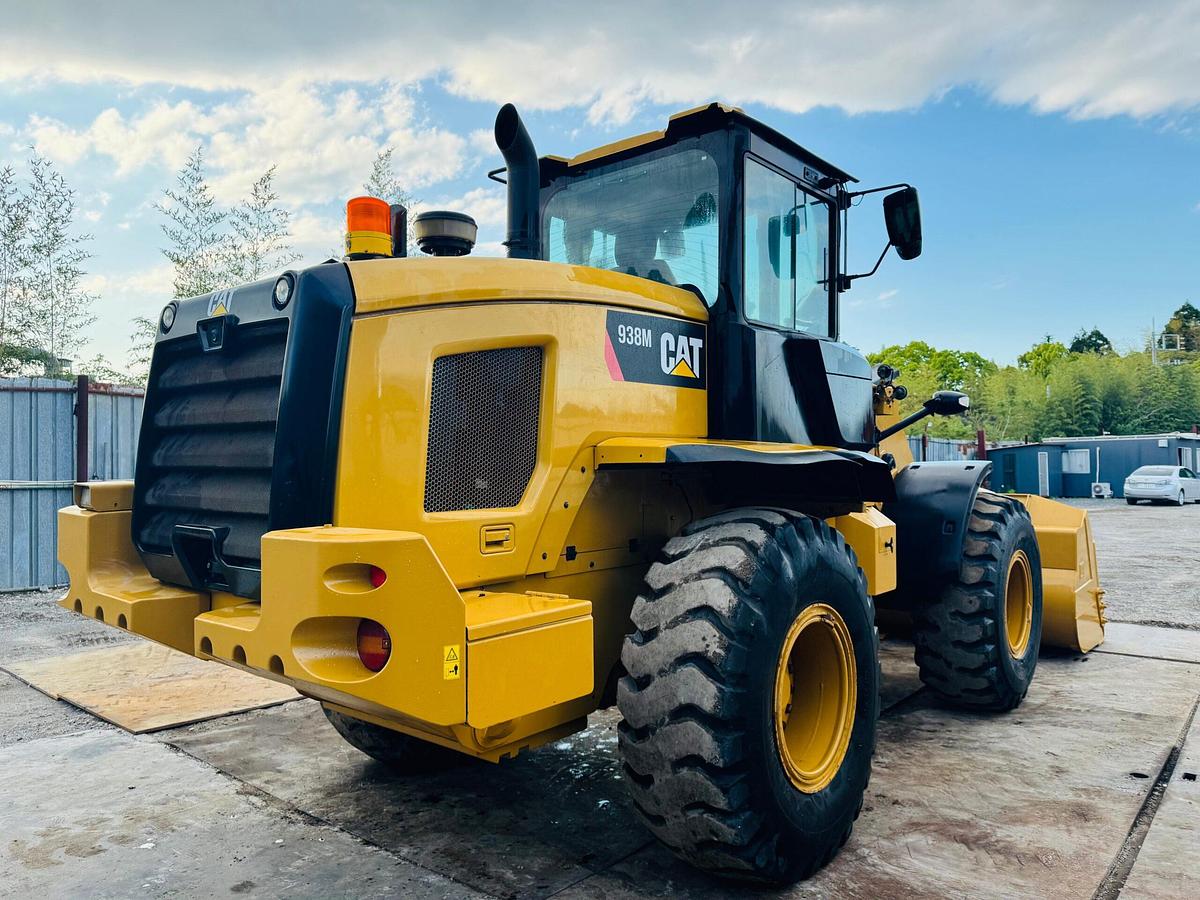 Used CATERPILLAR 938M