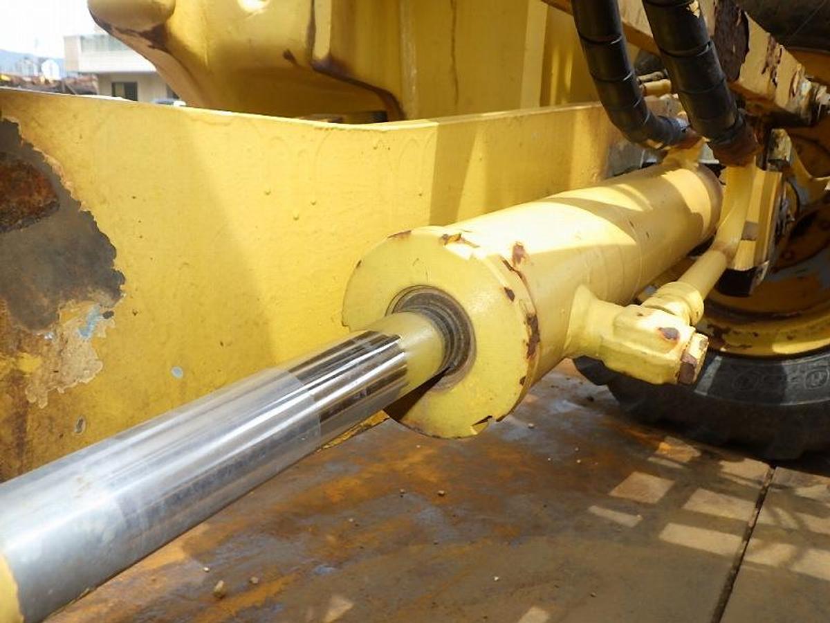 Used 1993 KOMATSU GD405A-2