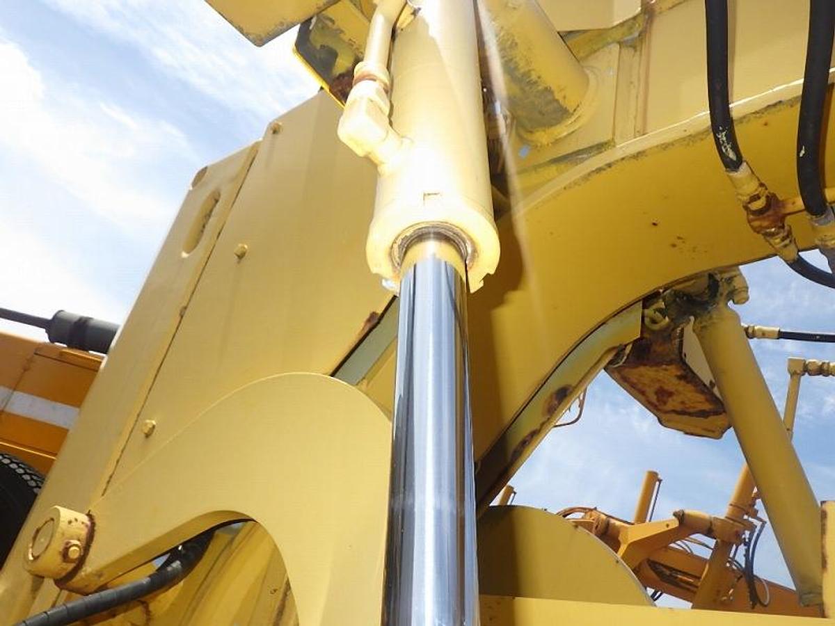 Used 1993 KOMATSU GD405A-2