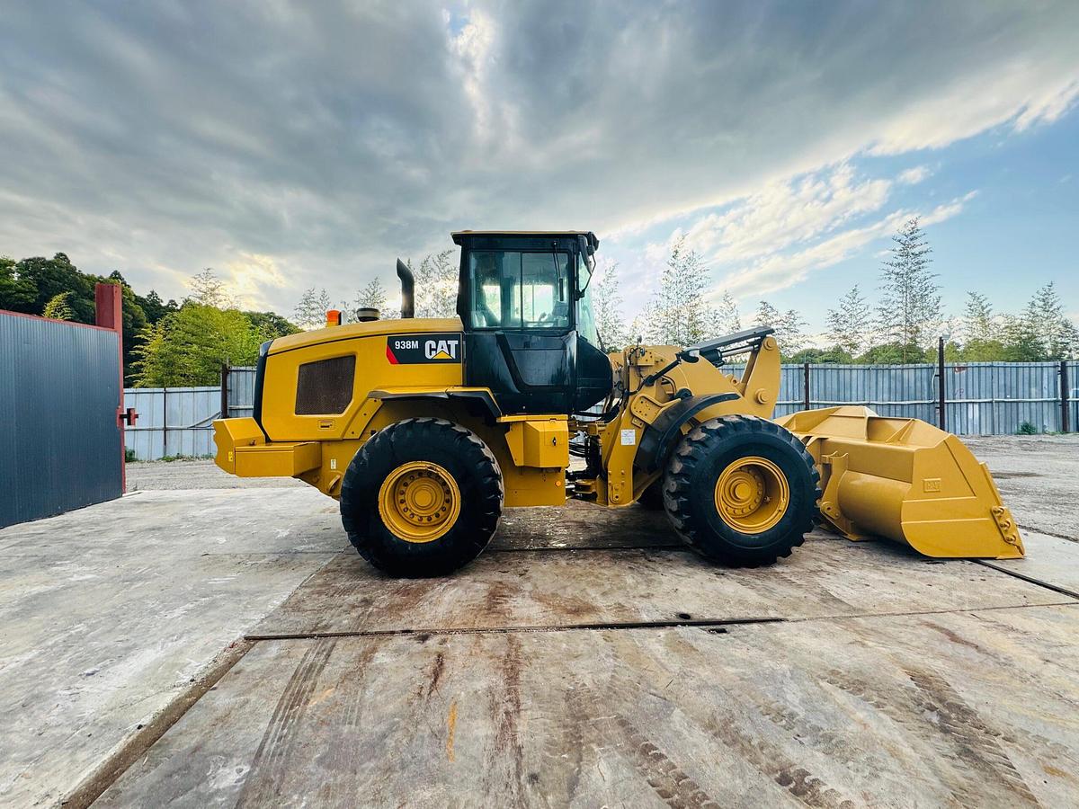 Used CATERPILLAR 938M