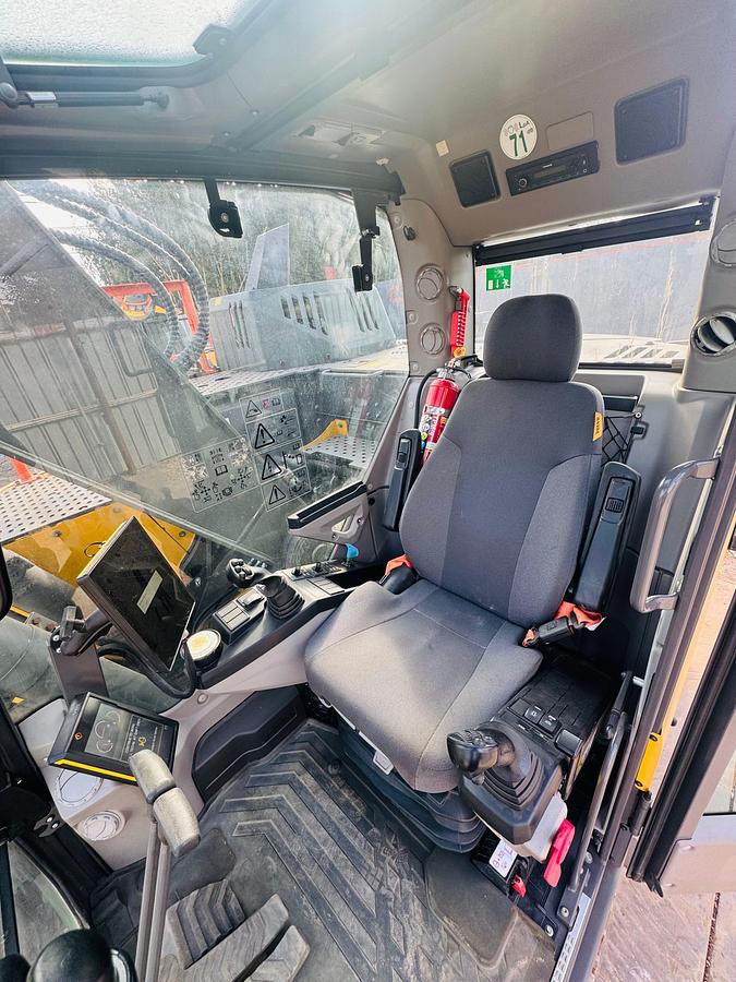 Used 2020 VOLVO ECR235EL