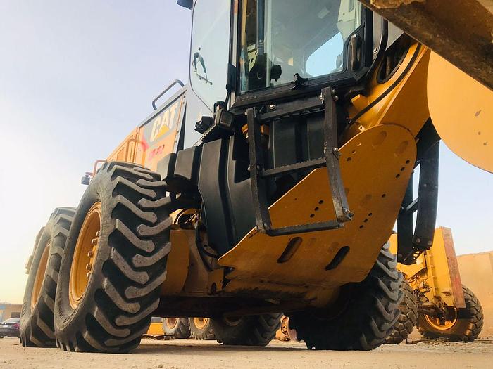 Used 2011 CAT 140M