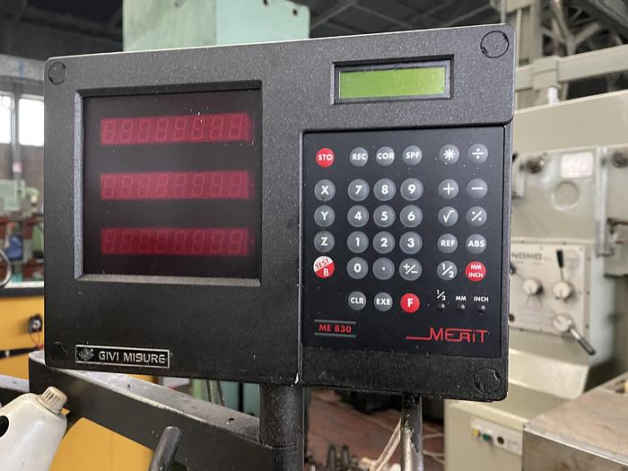 Buone Fresatrice Universale con Slittone Motorizzato ARSENAL FU 321 M