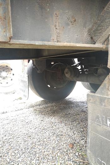 Usado 1987 TRAILOR Tri axle on springs with twist locks for containers