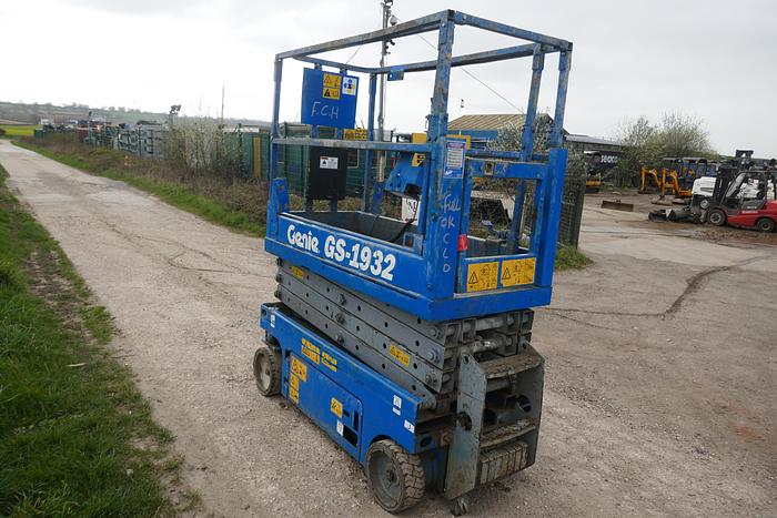 Used GENIE GS1932