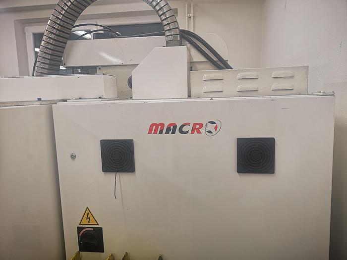 2003 Macro Micro Tech Compac 500 Vertical Machining Center