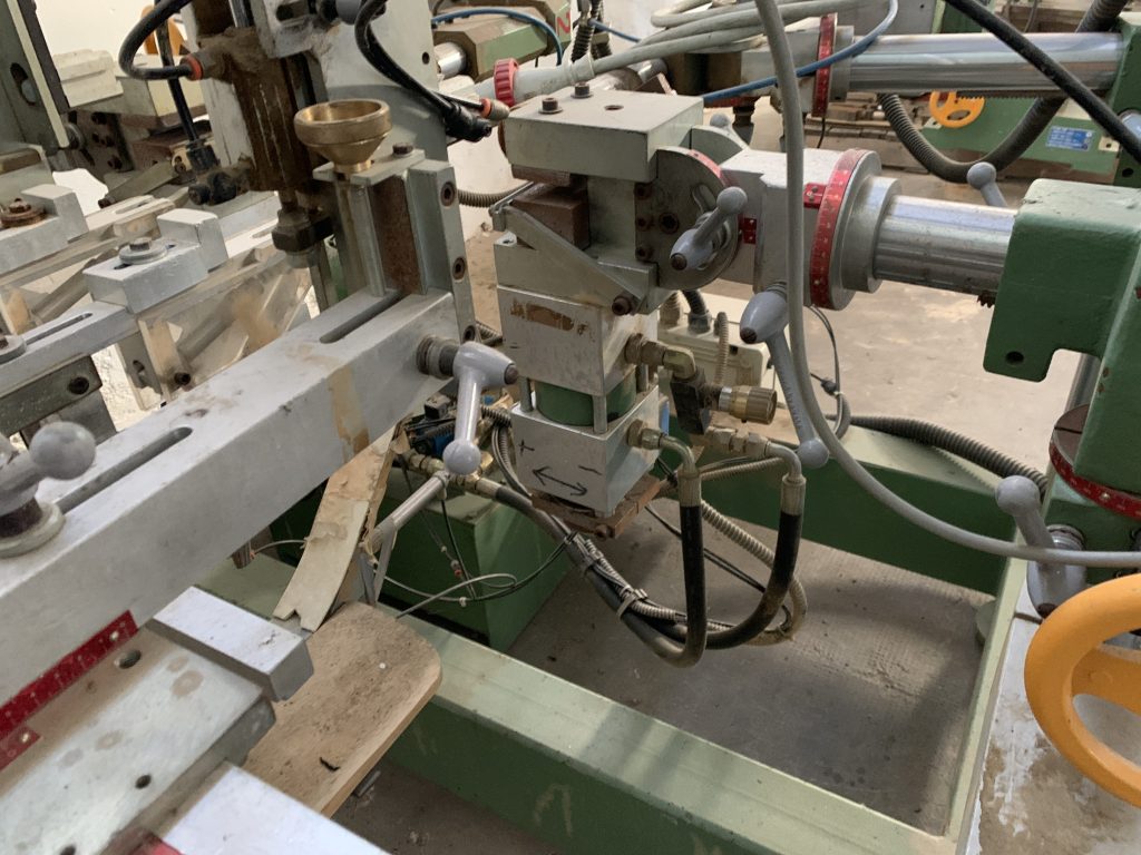 Usato Zigrinatrice foratrice per tressi di sedia