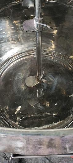 200 USG mixing tank with inclined stir