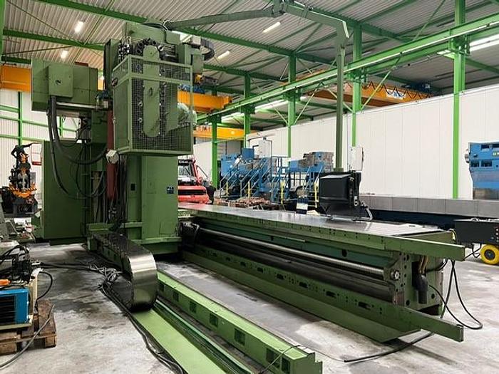 Utilisé Fraiseuse CN à montant mobile CORREA Type L30/58