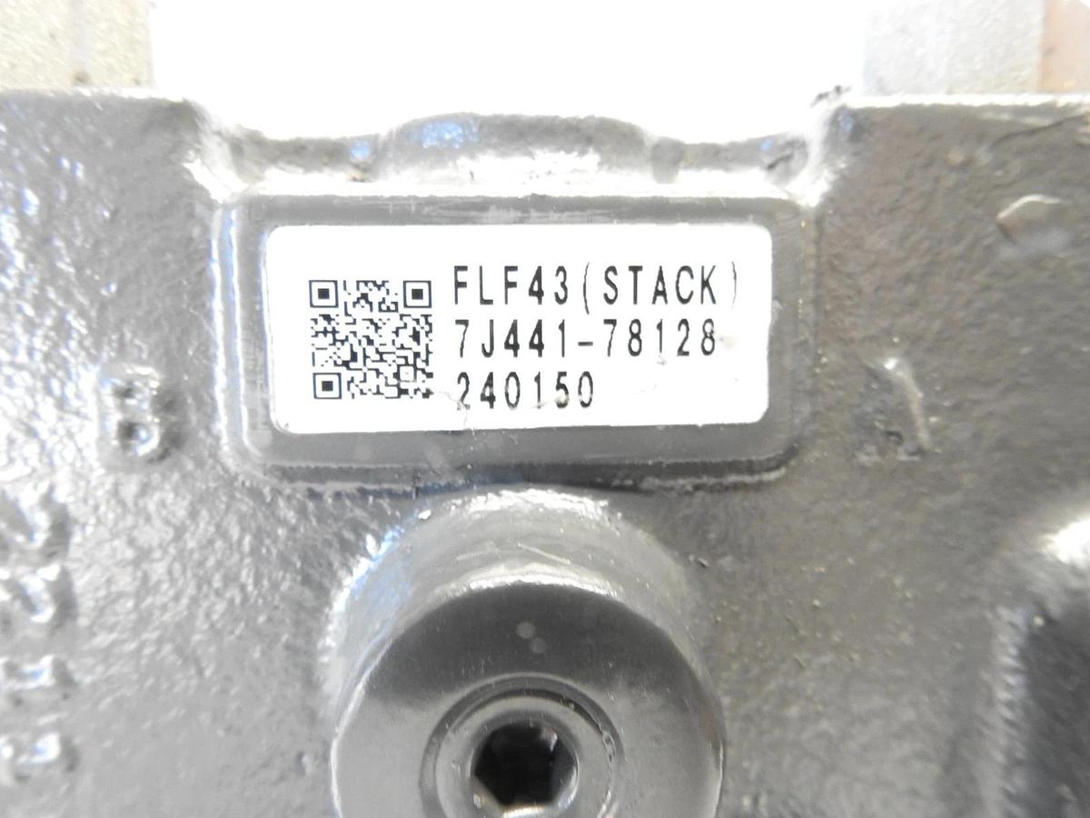 New Genuine OEM Kubota Loader Hydraulic Valve 7J441-78128 FlF43 Stack