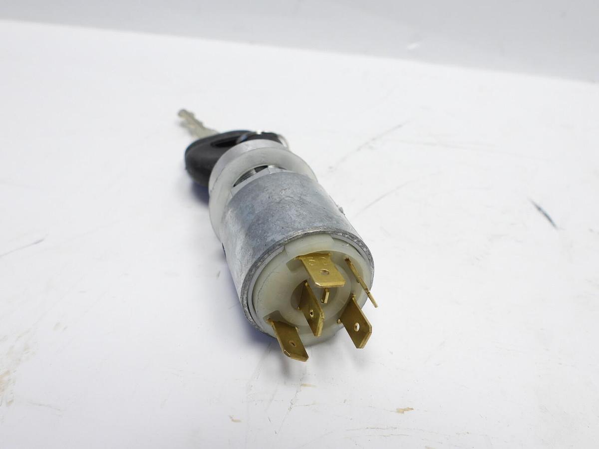 NEW 36165 UNIVERSAL IGNITION SWITCH 2 KEYS