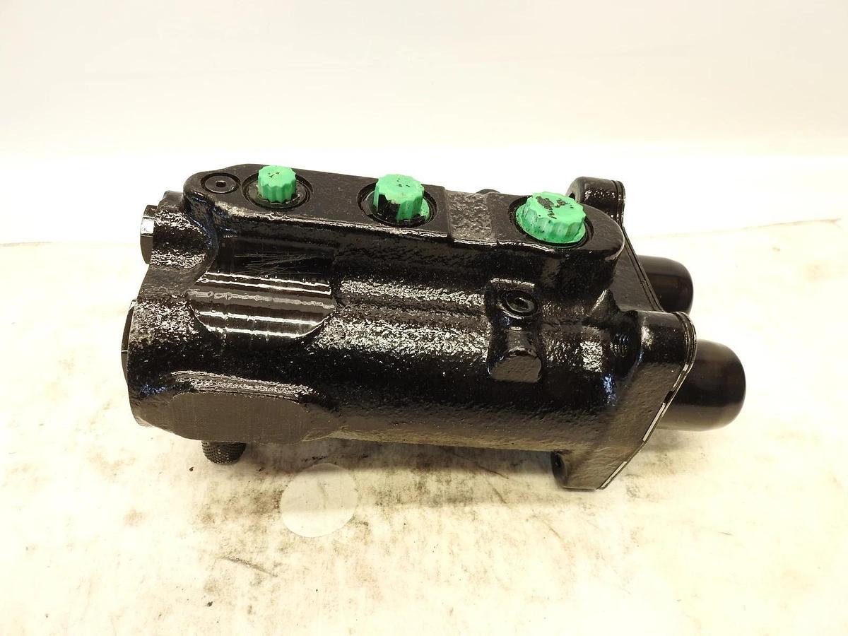 New Oem John Deere RE589625: Control Valve