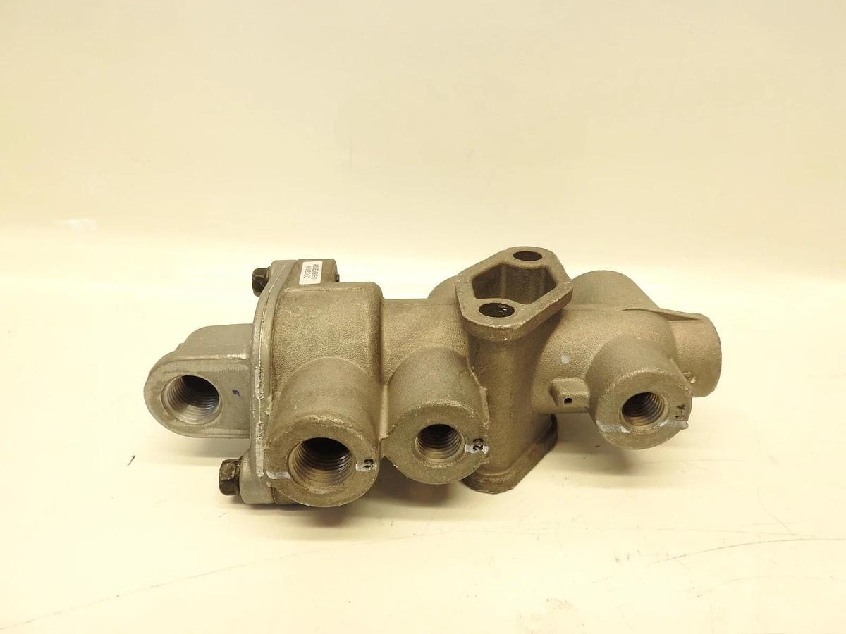 Genuine BRAND NEW Bendix Tractor Protection Valve TP-3DC 109790 065706109790