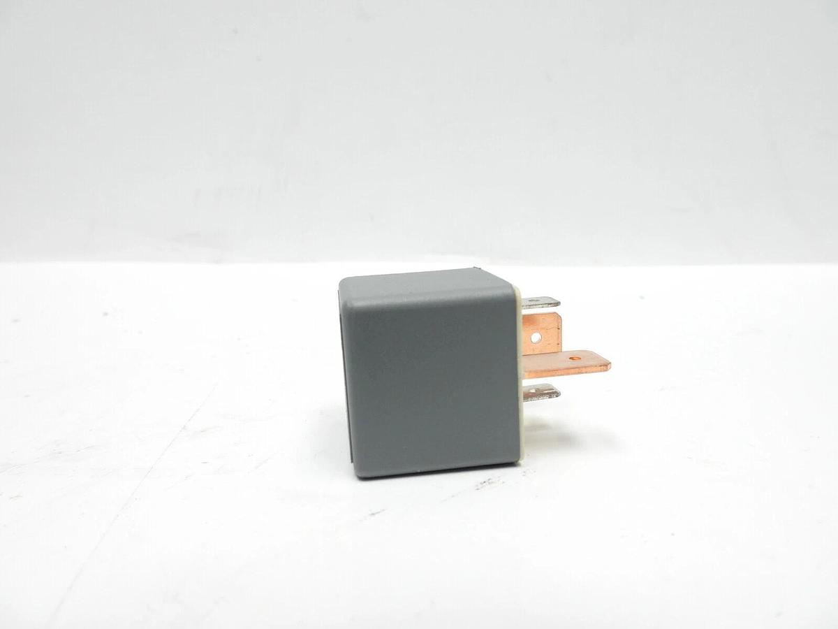 Ford Expedition 2003 -2011 A/C Compressor Clutch Relay Connector