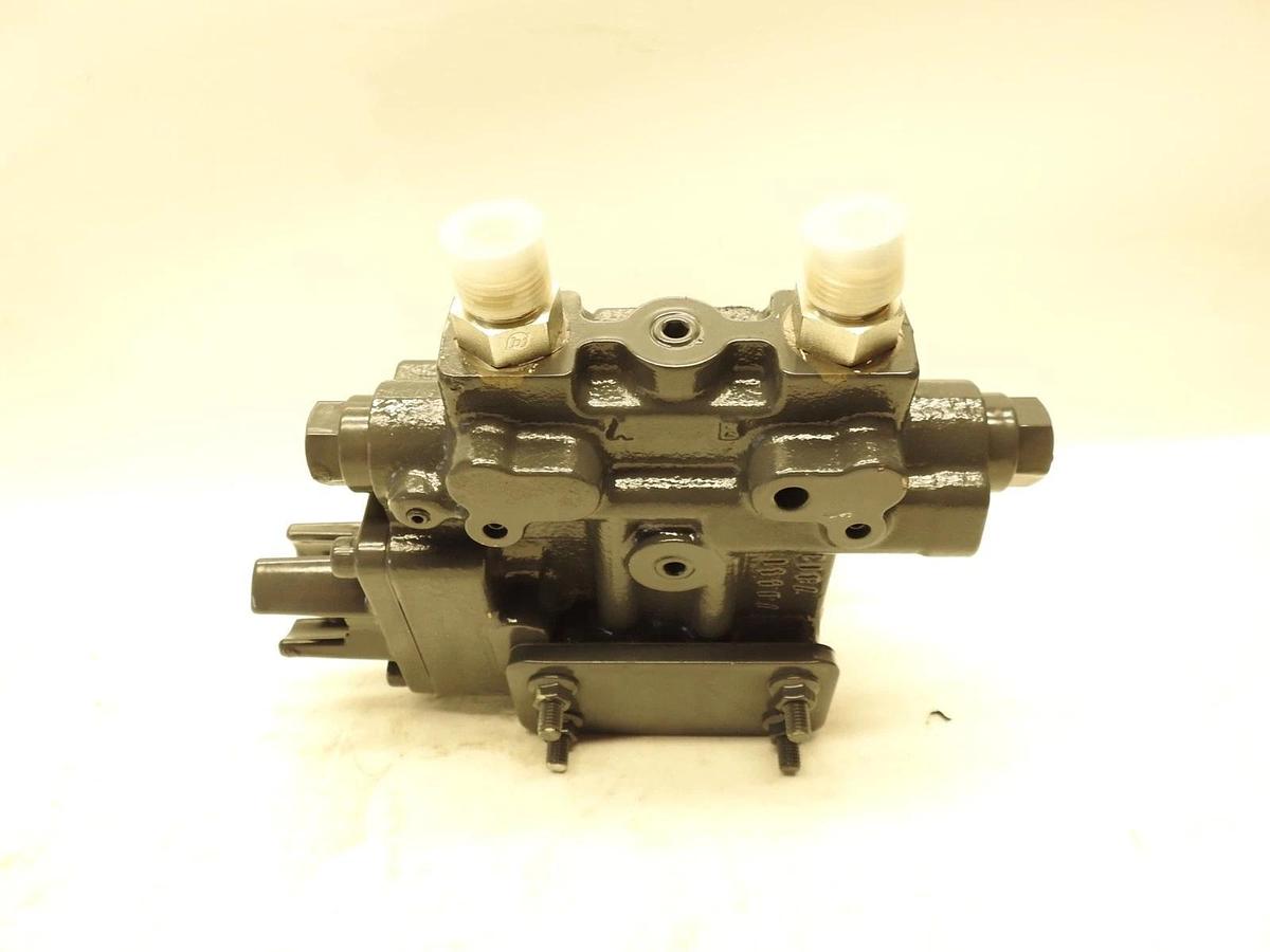 Kubota 7J441-78128 3rd Function Valve for LA1854 M6906 With 7J445-94002 Adapter