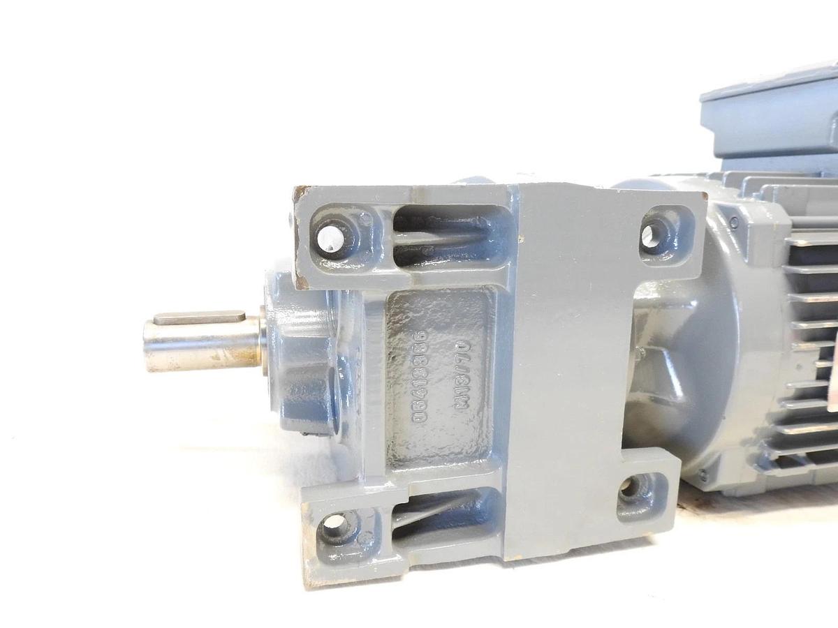 New Sew EuroDrive R37 DRN90SP4 Gear Motor 60Hz 70.8424854301.0001.24.21