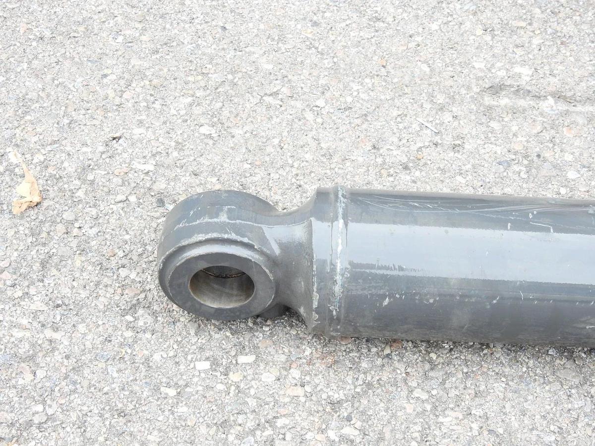 Oem Case New Holland 90488722R Hydraulic Cylinder For 586H 588H