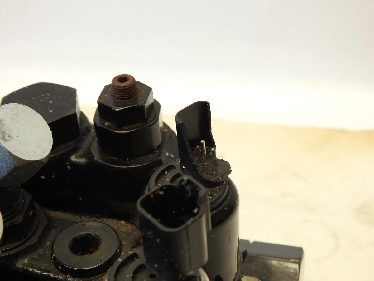 New Oem Husco 5CX76 NSCX121-C3 Control Valve Assembly